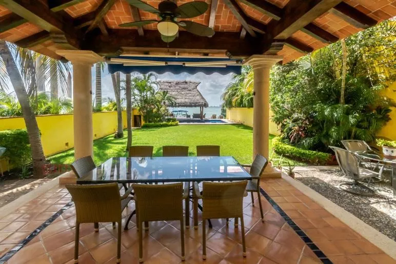 casa en venta frente a la laguna en isla dorada mercadolibre