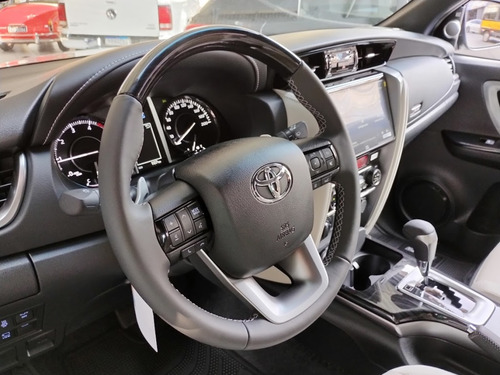 Toyota Hilux SW4 2.8 D-4D TURBO DIESEL DIAMOND 7L 4X4 AUTOMÁTICO
