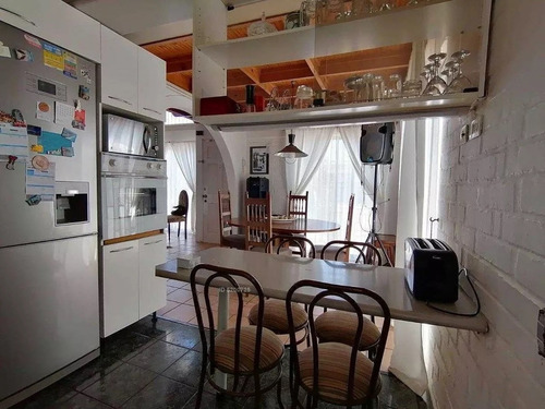 Casa De 2 Piso En Centro De Quilpue 4 Dormitorios 2 Baños