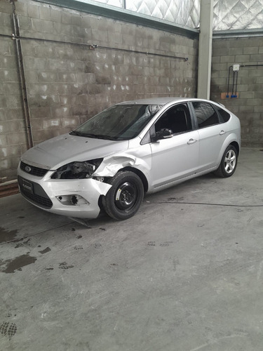 Ford Focus Trend 1.6 - 2011 Chocado En Marcha