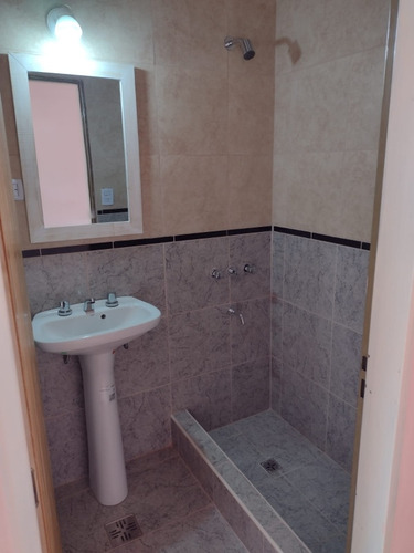 Alquiler Dpto 2 Ambientes , Una Persona Sola .
