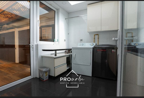 Casa En Venta De 7 Dorm. En La Reina