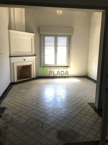 Imagen 5 de 15 de Apartamento 3 Dormitorios De Altos En Pleno Centro De San Carlos