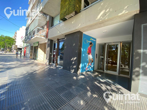Imagen 2 de 4 de Excelente Local Sobre Avenida