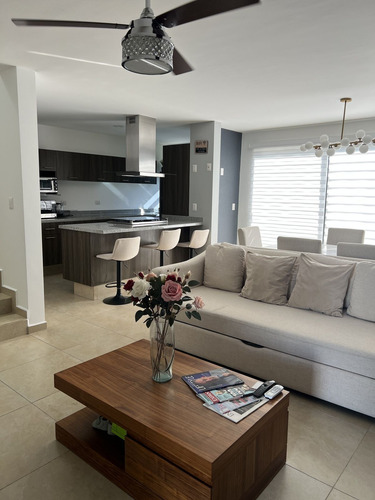 Casa En Venta En El Refugio Queretaro