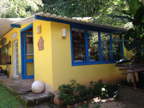 Casa Em Secretário Petrópolis Com Área De Lazer E Atelier