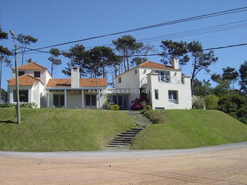 Venta De Casa De 4 Dormitorios, Montoya-punta Del Este.