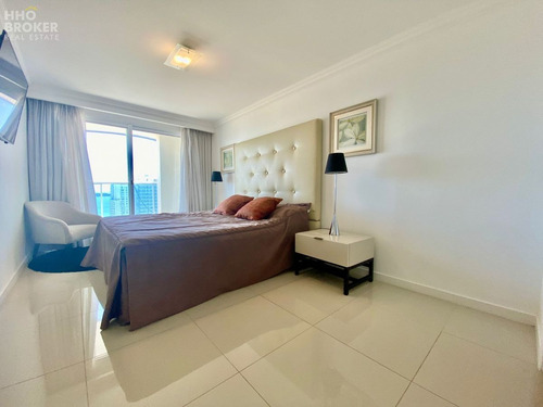 Imagen 6 de 30 de Apartamento En Venta 3 Dormitorios Y Servicio Playa Mansa Piso Alto Con Parrillero Propio - Punta Del Este Mansa