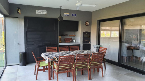 Imagen 15 de 30 de Excelente Propiedad En Venta. Amb. Lote Interno. Gran Jardín. San Francisco. Villanueva.