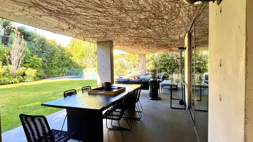 Casa En Venta De 4 Dorm. En La Dehesa