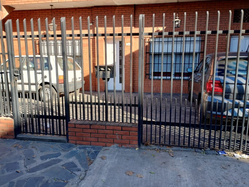 Venta 2 Propiedades, 3 Amb + 2 Amb + 2 Coch, Caseros. Ideal