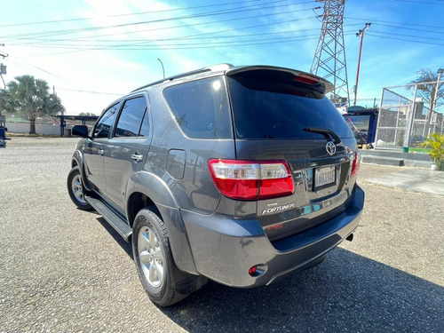 Imagen 4 de 17 de Toyota Fortuner 4x4