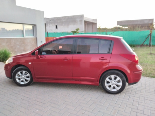 Nissan Tiida 1.8 Visia 2014