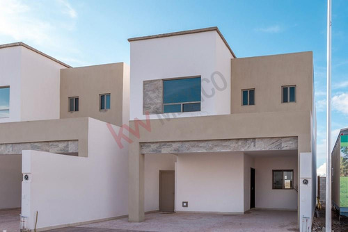 Casa En Venta En Quintas La Cima, Torreón - 3 Recámaras, Jardín Y Estacionamiento Techado