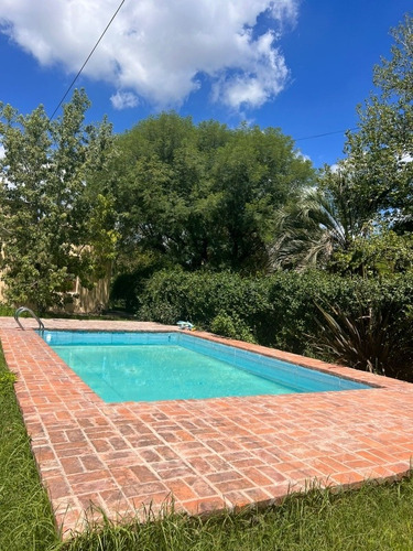 Casa Quinta, Alquiler Temporario. Excelente Ubicación, Seguridad, Arboleda De 100 Años Y Muy Bien Amoblada.