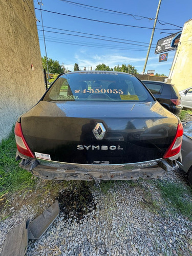 Chocado Renault Symbol En Marcha Al Dia Para Transferir