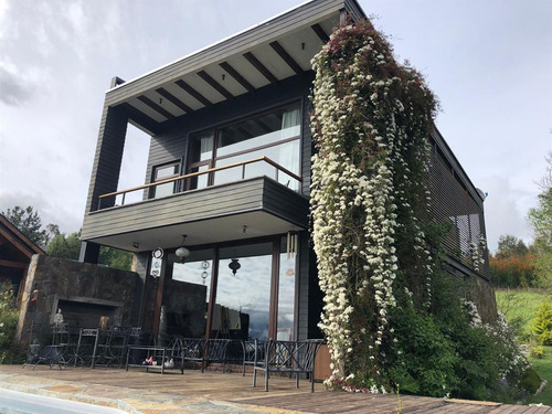 Casa En Venta De 4 Dorm. En Pucón
