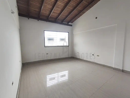 Imagen 9 de 15 de Ledezma Asesores Vended Townhouse En La Av. Siegart, Ciudad Bolívar - Venezuela