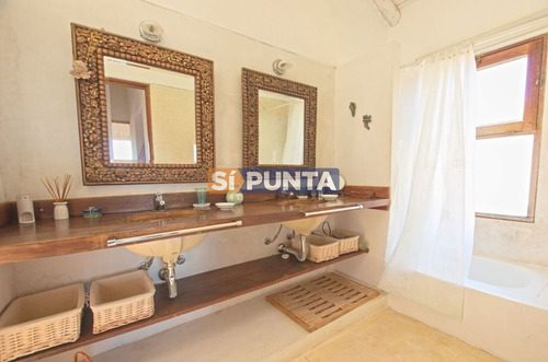 Imagen 28 de 30 de Casa En Venta De 4 Dormitorios En Punta Piedras A Metros Del Mar