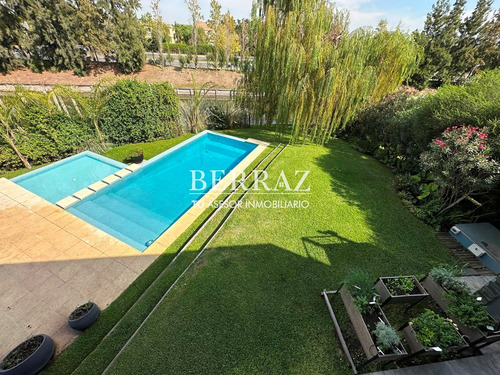 Casa En Venta En Barrio Cabos Del Lago Nordelta Tigre Lote De 1200 M2