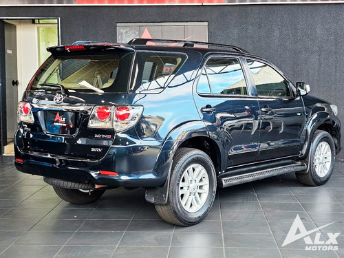Toyota Hilux SW4 3.0 Srv 7l 4x4 Aut. 5p