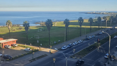 2 Dormitorios En Punta Carretas, Sobre Rambla