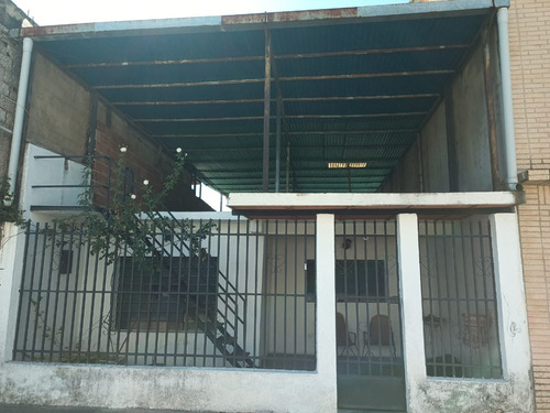 Casa Para Inversión Con 2 Locales En Av Principal La Cooperativa Maracay / Marian Culverhouse