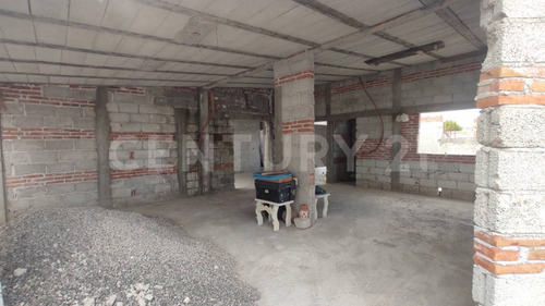 Casa En Venta Con Local Comercial En El Chamizal, Pedro Escobedo, Querétaro.