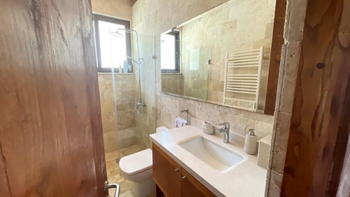 Espectacular Casa En Zapallar, Frente Al Mar, En Arriendo !