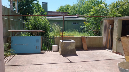 Se Vende Casa De Dos Plantas Mas Local Comercial En Gral. Madariaga