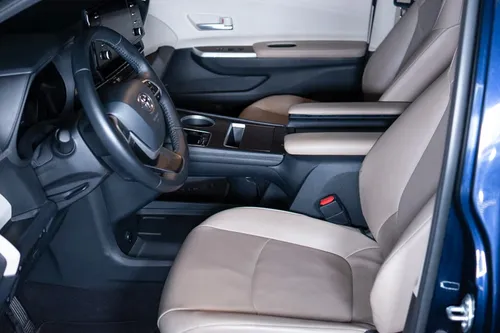 Toyota Sienna XLE Piel Híbrida