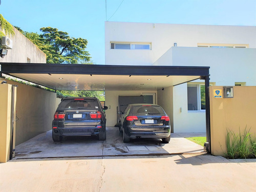 Casa En Venta En San Isidro, Barrio Santa Rita