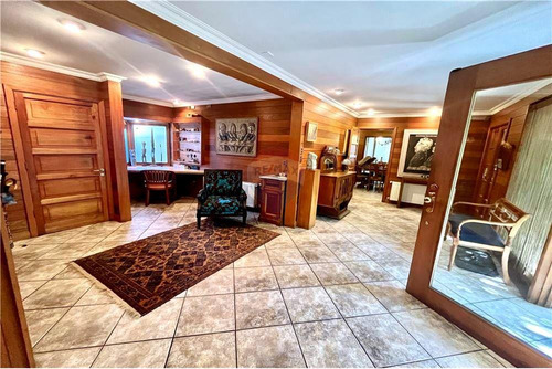 Casa Con Espacio Comercial En Venta