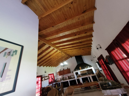 Cantisano Propiedades Vende Excelente Casa Quinta, Amplio Ambiente Con Parrilla!! Muy Buena Zona A Metros De Av.44!!