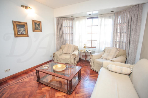 Imagen 3 de 30 de Venta Casa En 2 Plantas - Jardín - Cochera Para 3 Autos - Belgrano