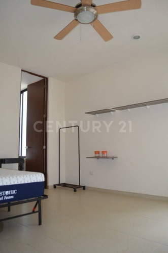 Town House En Venta - Fraccionamiento Montebello
