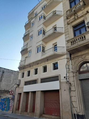 Imagen 6 de 10 de Edificio En Ciudad Vieja 5 Pisos(ex Tarejeta Visa)