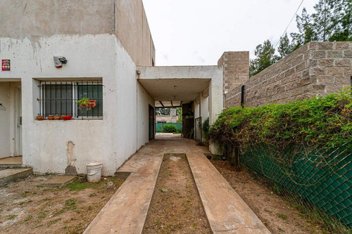 Casa Venta Roldan Ts3 2 Dormitorios Pileta Jardin