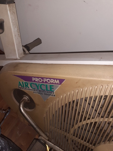 Bicicleta Fija. De Resistencia A Aire. Importada. Casi Nueva