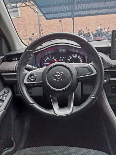 Toyota Yaris E 2024
