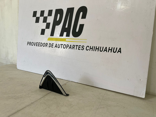 Moldura De Retrovisor Izquierdo Toyota Sienna 2021 Al 2025 Negro (Usado)