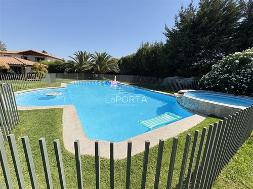 Gran Casa / Colina-lo Pinto-chicureo / Condominio Cerrado