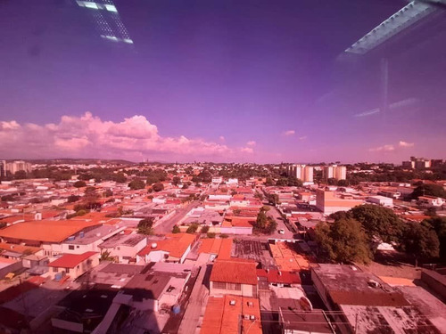 Imagen 14 de 16 de Yasmin Medina Alquila Oficina Torre Empresarial Barquisimeto