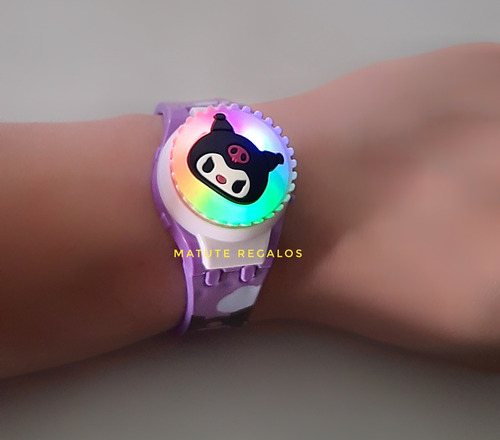 Reloj Juguete Kuromi C/ Tapa Giratoria Y Luces Multicolores Kuromi