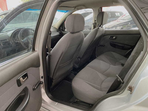 Imagem 9 de 12 de Fiat Palio Week. Attractive 1.4 Fire 8v 2015
