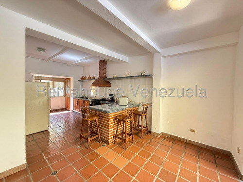 Ft Casa Comercial A Pie De Calle En Alquiler Ubicada En La Avenida Principal De Los Chorros - Mls#25-16414