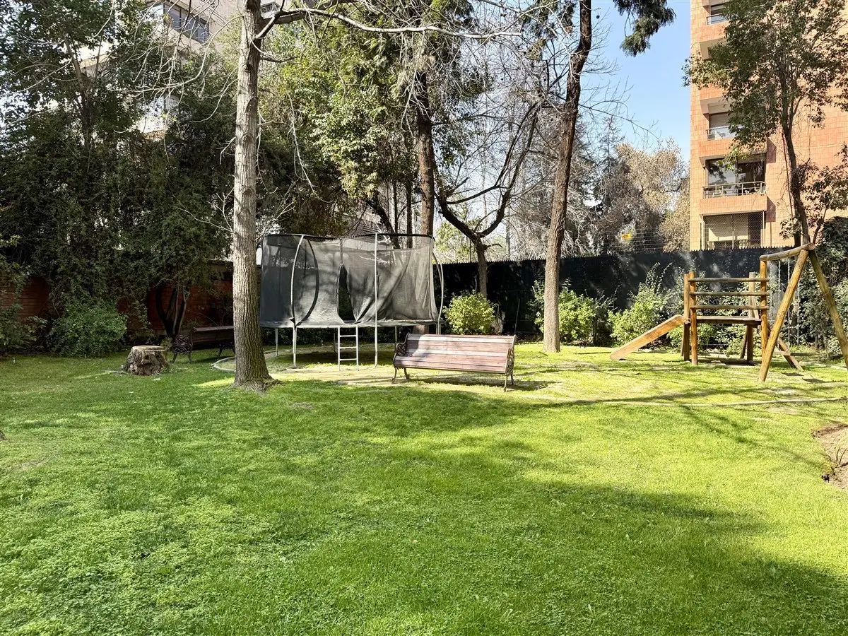 Imagen 4 de 19 de Vende Las Nieves Parque Bicentenario Jardín Piscina Vitacura