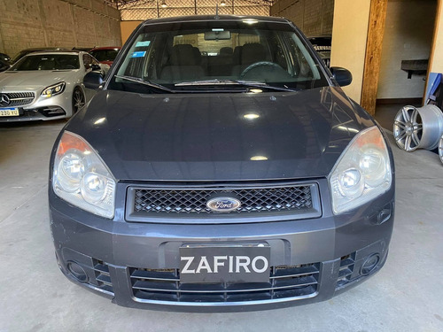 Ford Fiesta Max Ambiente Plus - Año 2010