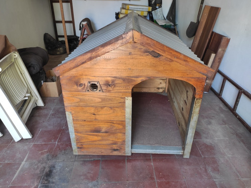 Casa Cucha Para Perro Grande De Madera Y Techo Galvanizado.