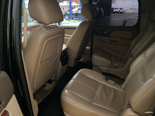 Imagen 10 de 15 de Chevrolet Suburban Lt 4x4 2013